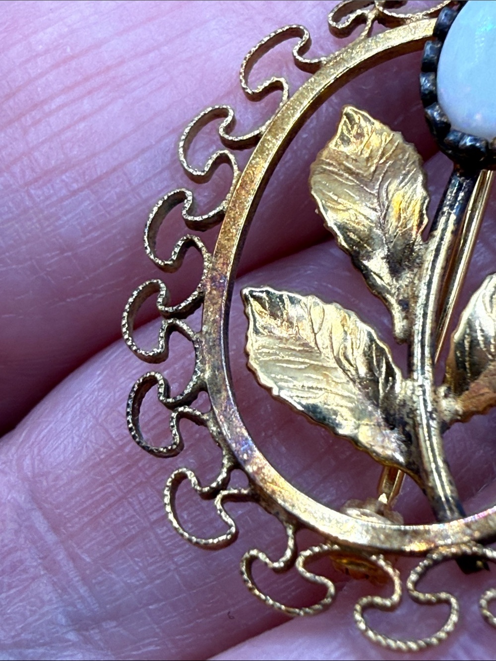 1940’s vintage 12k Gold filled Karen Lynne Leaf & faux opal bin brooch - Picture 6 of 13
